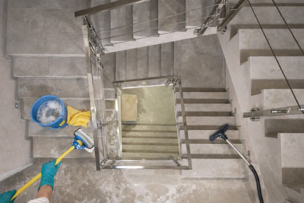 Trappenhuis schoonmaken