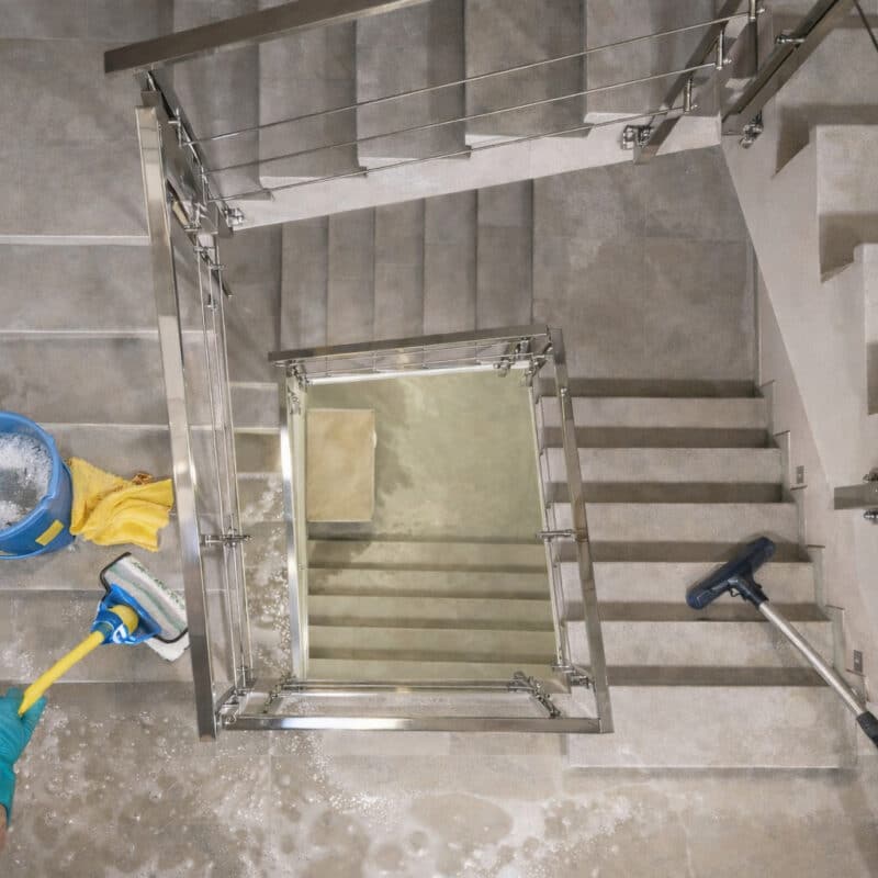 Trappenhuis schoonmaken