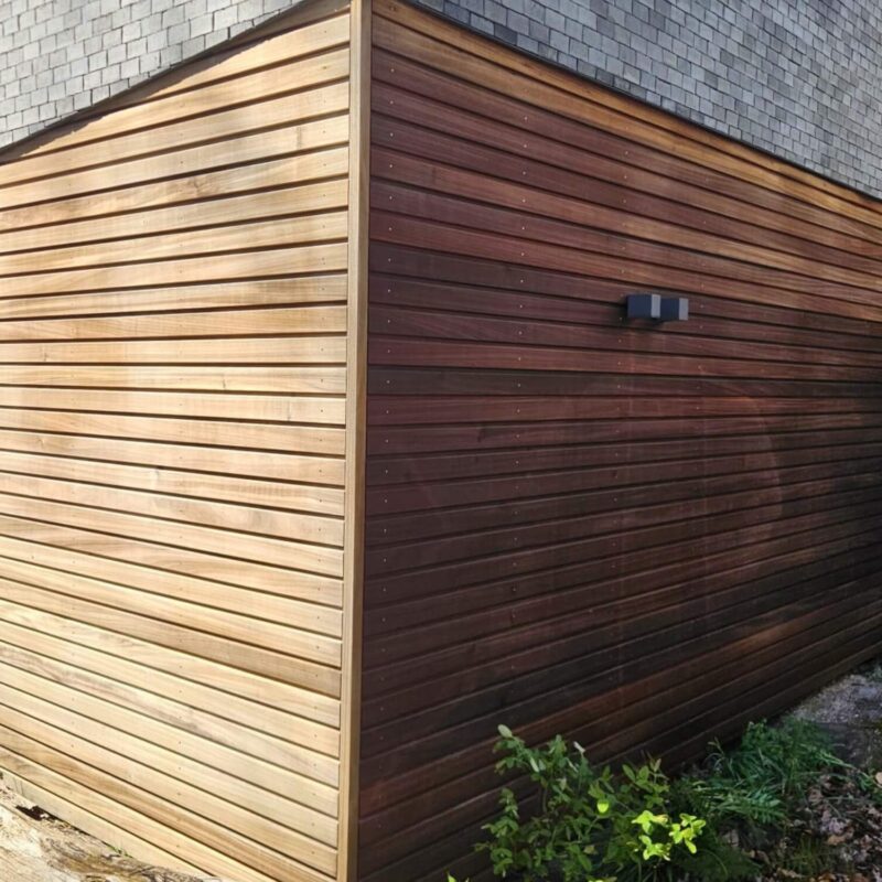 Houten gevel die gereinigd is door CleaningBuddies