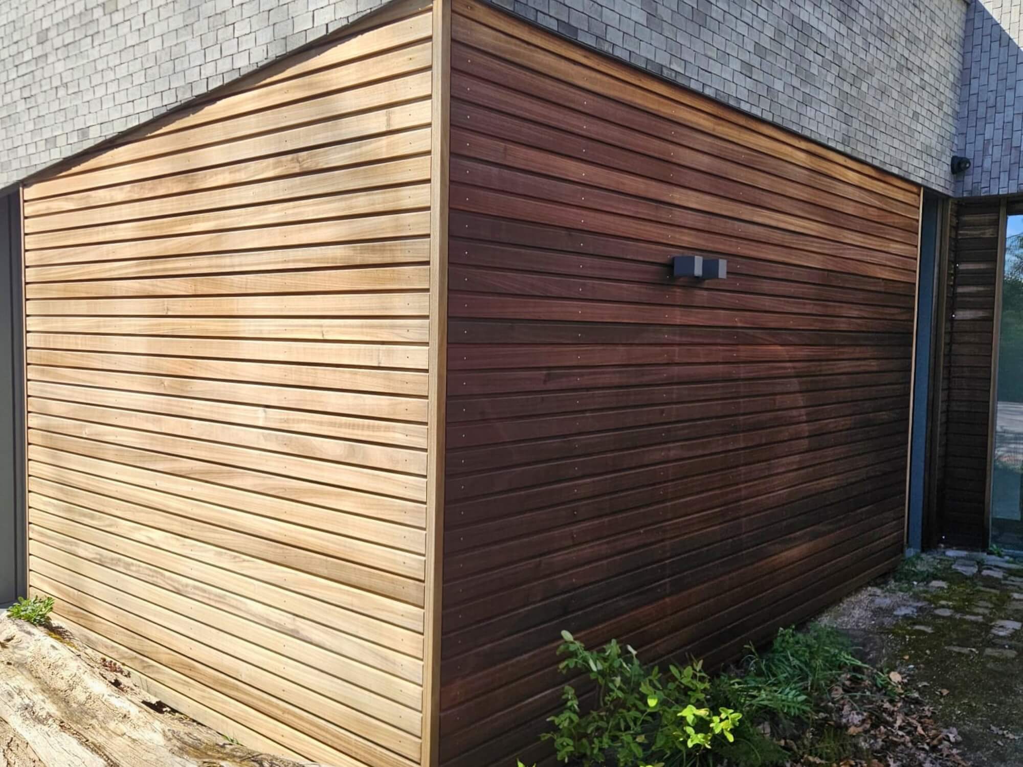 Houten gevel die gereinigd is door CleaningBuddies